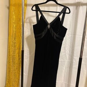 Jones New York Black Sheath V-Neck Dress